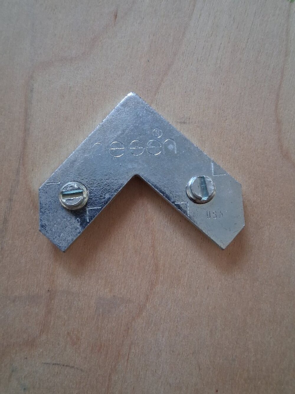 NIELSEN METAL TAPPED FRAME L-SHAPED CORNERS